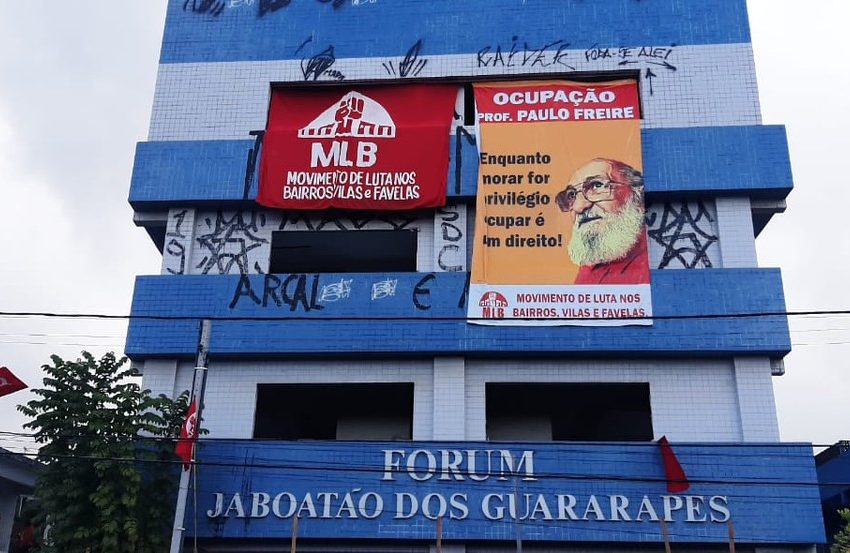  Antigo prédio do Fórum de Jaboatão é ocupado por integrantes do Movimento de Luta nos Bairros, Vilas e Favelas – G1