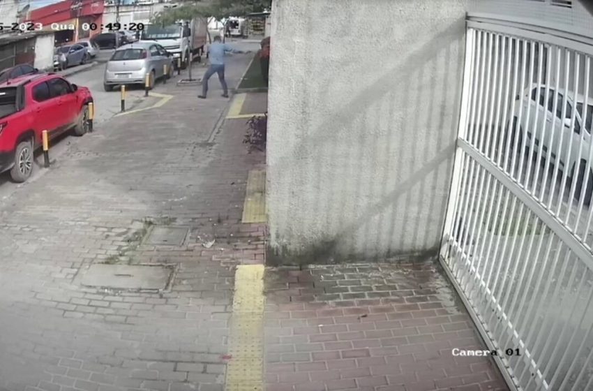  Mãe e filha são assassinadas a tiros em entrada de prédio no bairro de Candeias, em Jaboatão; VÍDEO – G1